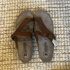 NWT Mephisto Helen Sandals